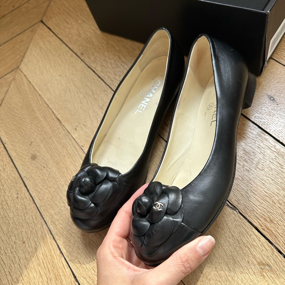 Chanel Black Flats with Classic Camellia Detail - Picture 5 of 9